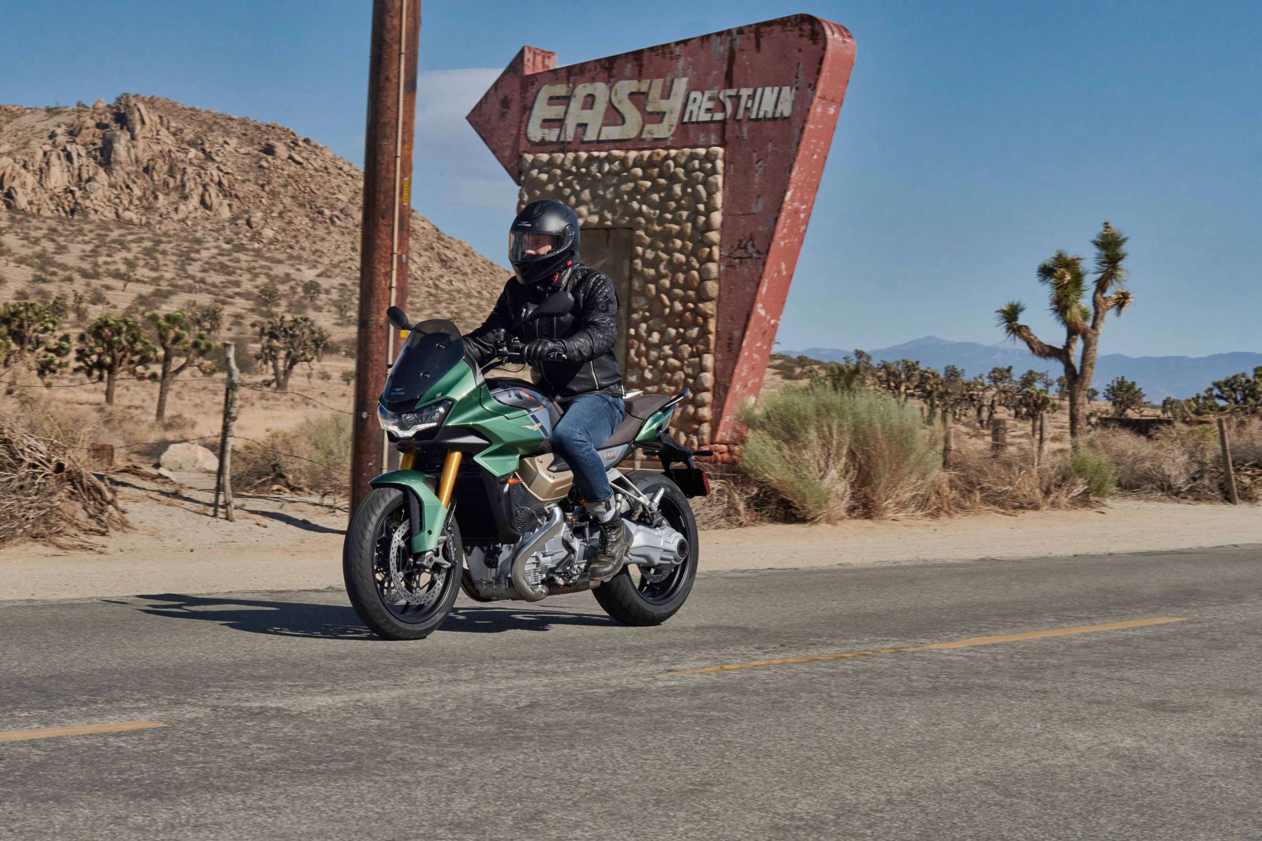 Ewan McGregor auf Moto Guzzi V100